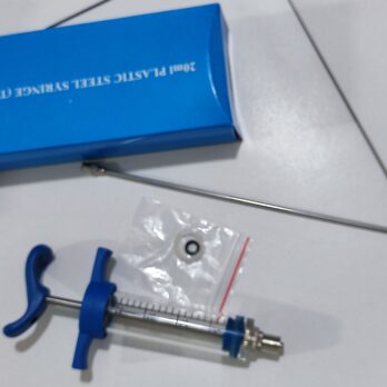 سرنگ عطرسازی20میل به همراه سوزن(مطابق تصویر)